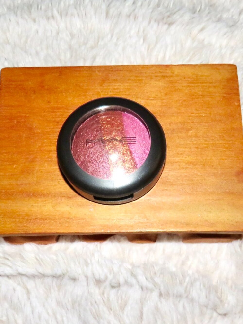 MAC Cosmetics Threesome Mineralize Eyeshadow Trio – Red She Said Collection 200
